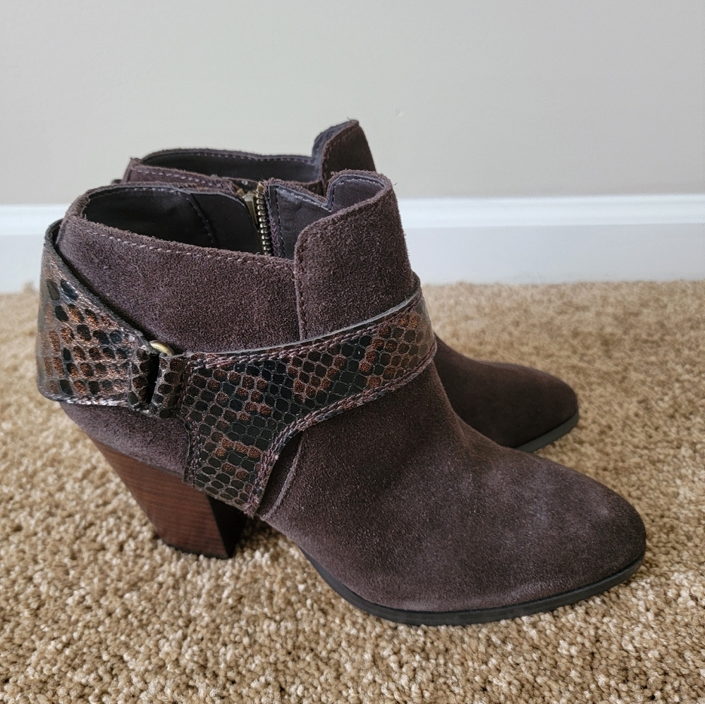 Donald J Pliner Selita 8M Suede Booties